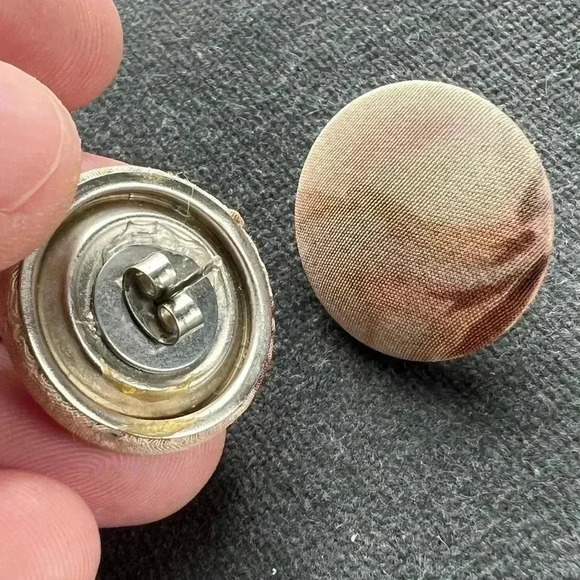 Vintage Stud Earrings Fabric Sand/ Tan Color 80s Floral - Picture 3 of 5